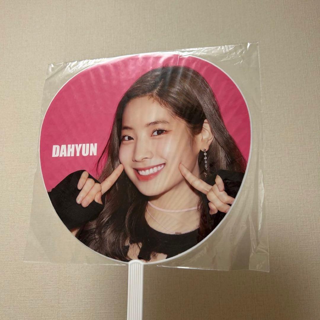 TWICE ダヒョン うちわ - メルカリ