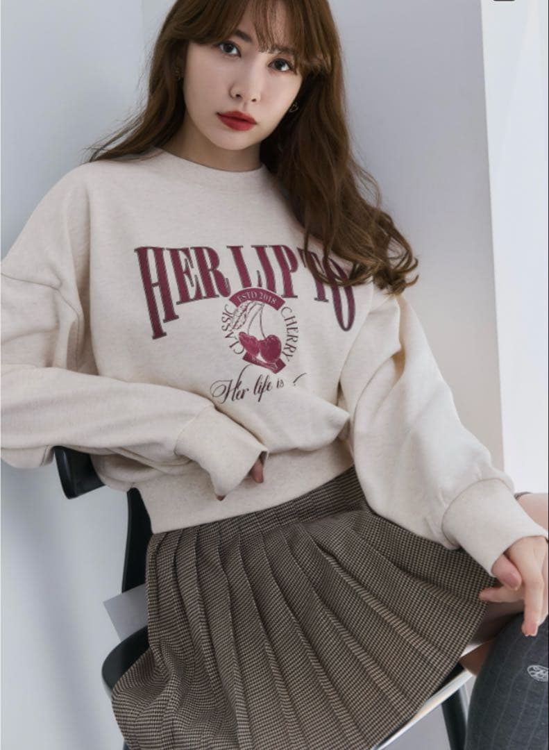 完売商品herlipto Classic Cherry Sweatshirt Classic Cherry Sweatshirt