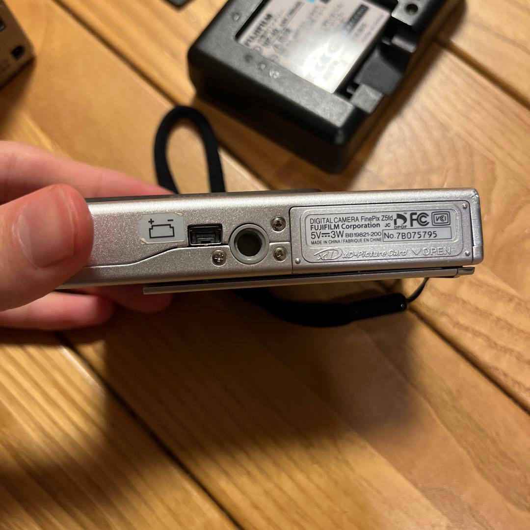 Fujifilm FinePix Z5 富士フィルム 充電器 XDカード128 - メルカリ