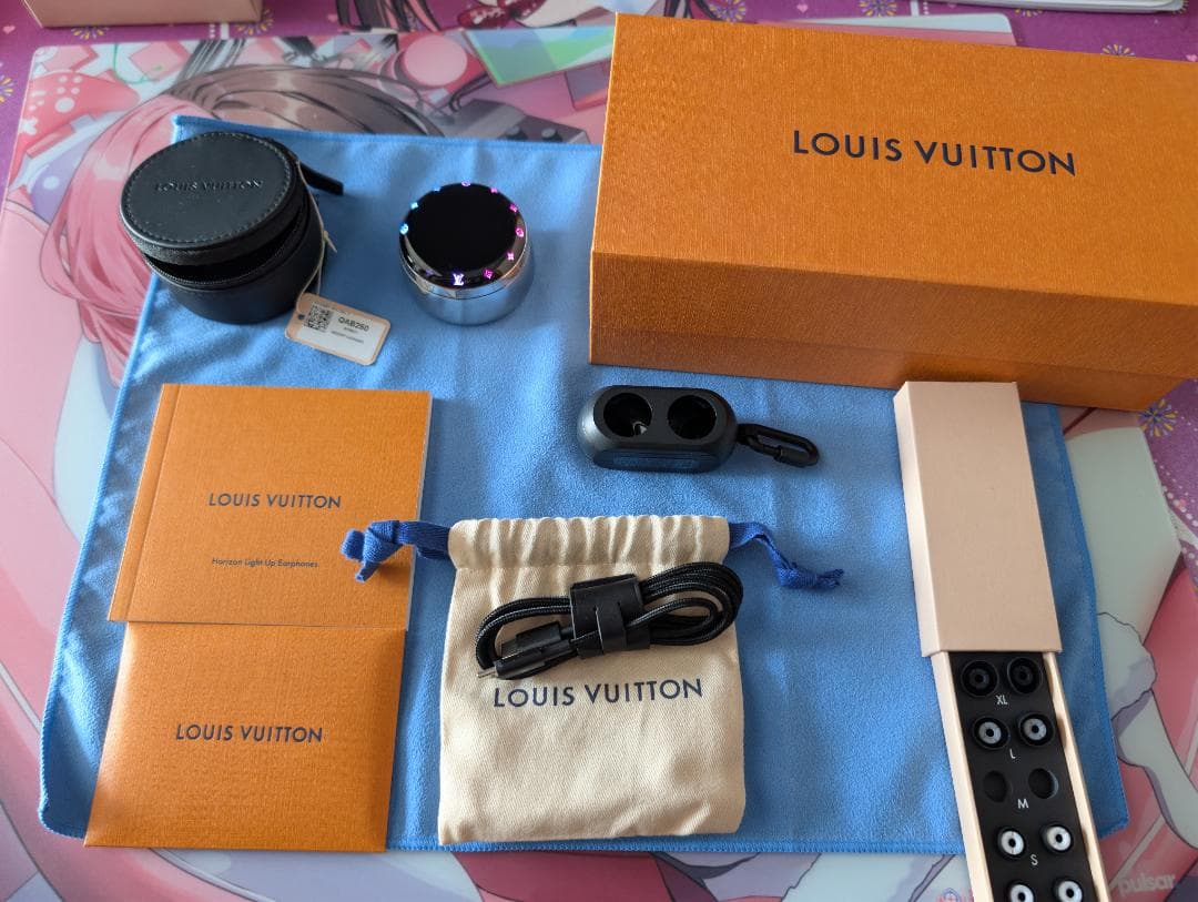 LOUIS VUITTON HORIZON ワイヤレスイヤホン QAB250 Louis Vuitton Horizon Light-Up Earphones: The Fashionable Way of sound