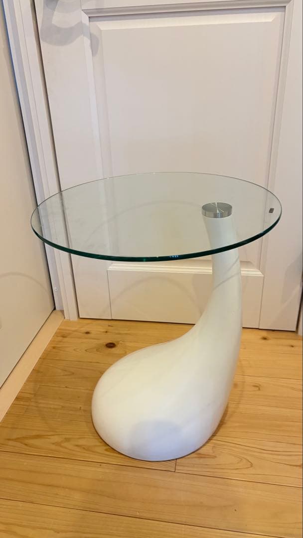 デザイナーズ ACTUS アクタス 流線型 ガラス サイドテーブル - メルカリ