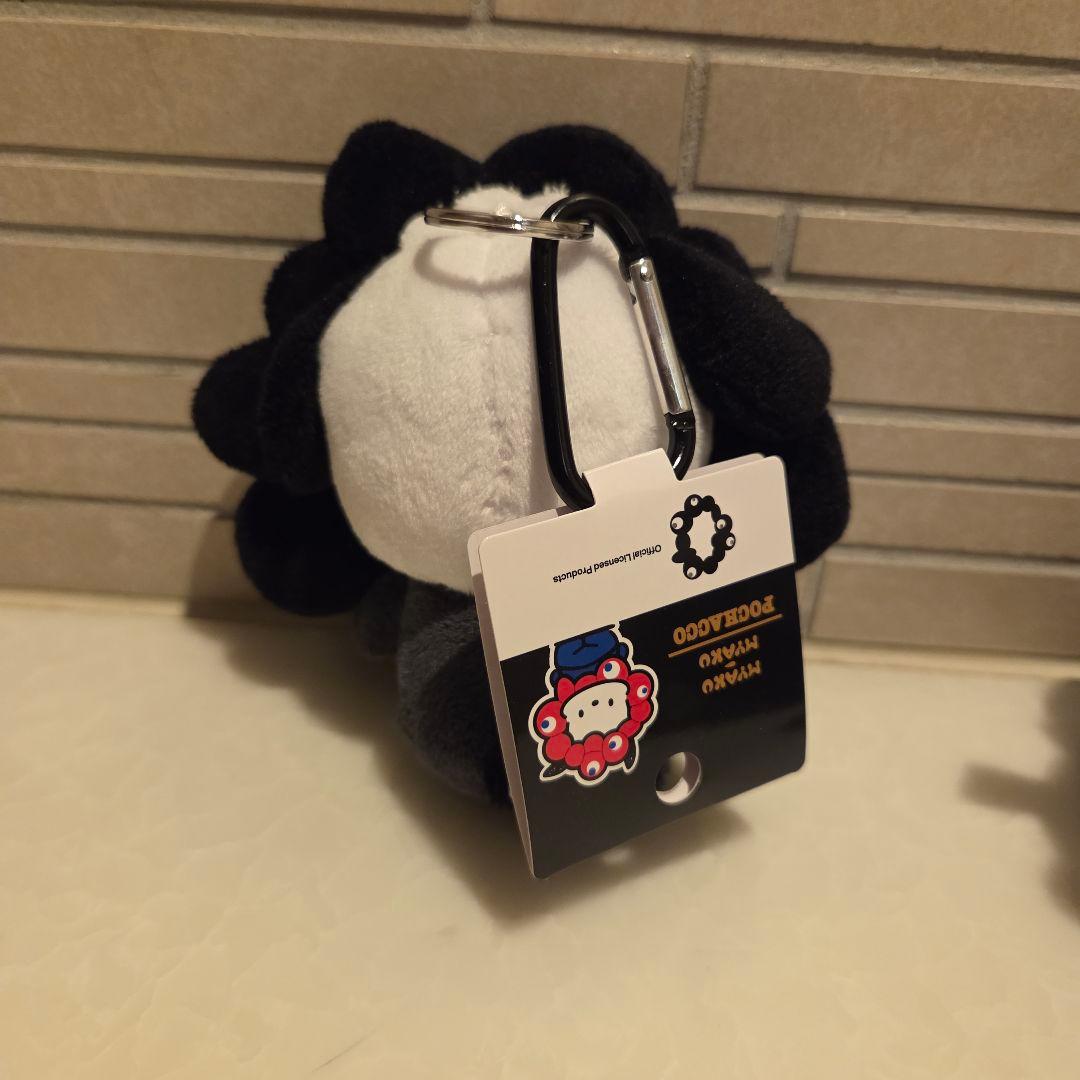 ミャクミャク サンリオ ポチャッコ カラビナ付 キーホルダー - メルカリ