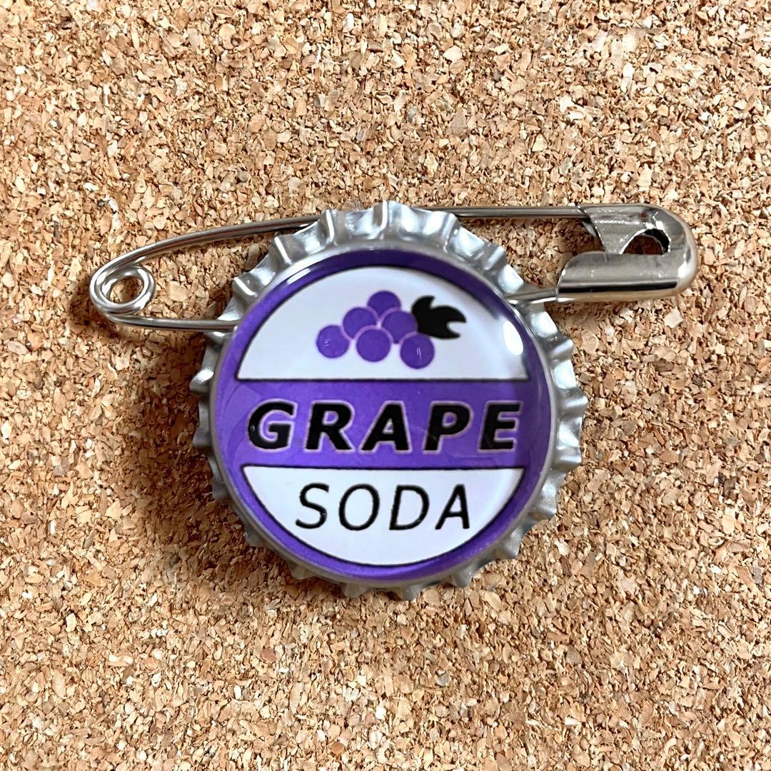 カール爺さんと空飛ぶ家 バッチ バッジ ピン - メルカリ