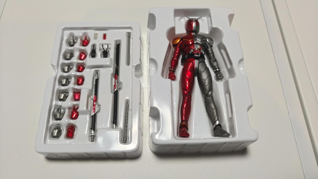 S.H.Figuarts (真骨彫製法) 仮面ライダーW ヒートメタル