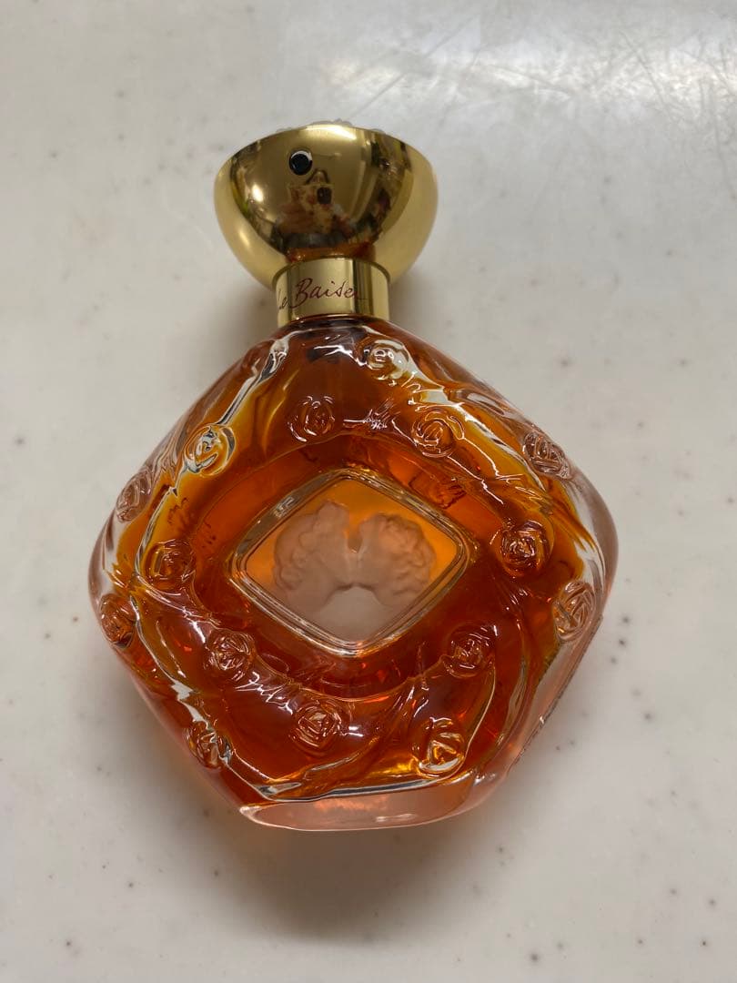 LALIQUEラリック　Le Baiserル ベゼ　30ml LALIQUE ラリック ルベゼ オード トワレ スプレイ 30ml - メルカリ