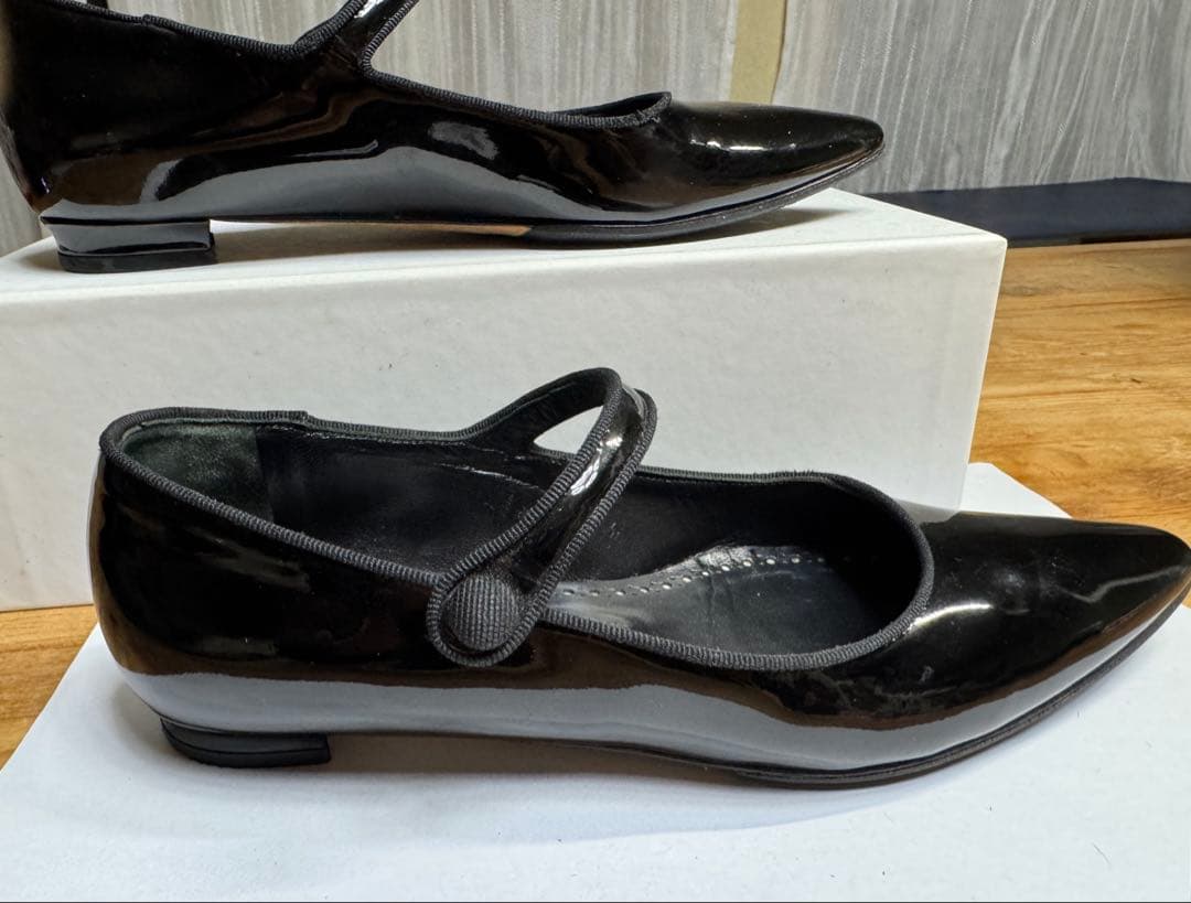 マノロブラニク エナメル フラットシューズ メリージェーン - メルカリ