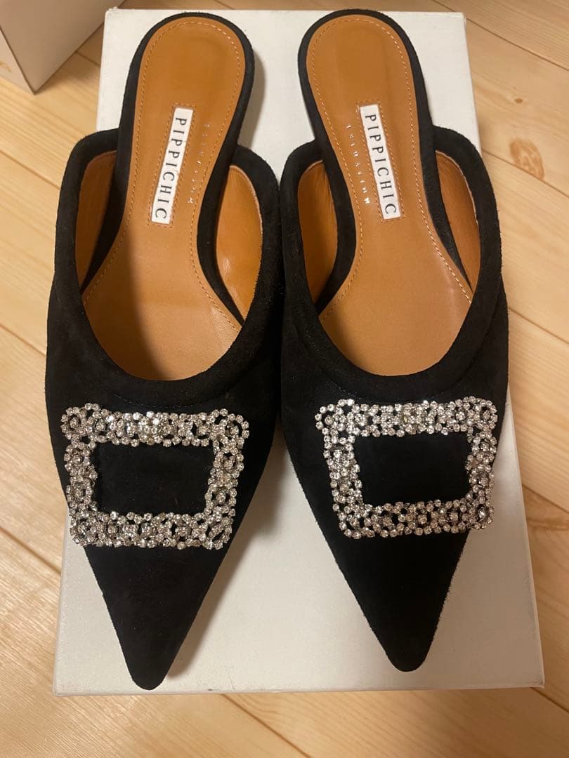 Pippi chic フラットビジューミュール PIPPICHICのミュールスリッパ【STANDARD BOOK 2022SS】 | HAPPY PLUS VOICE