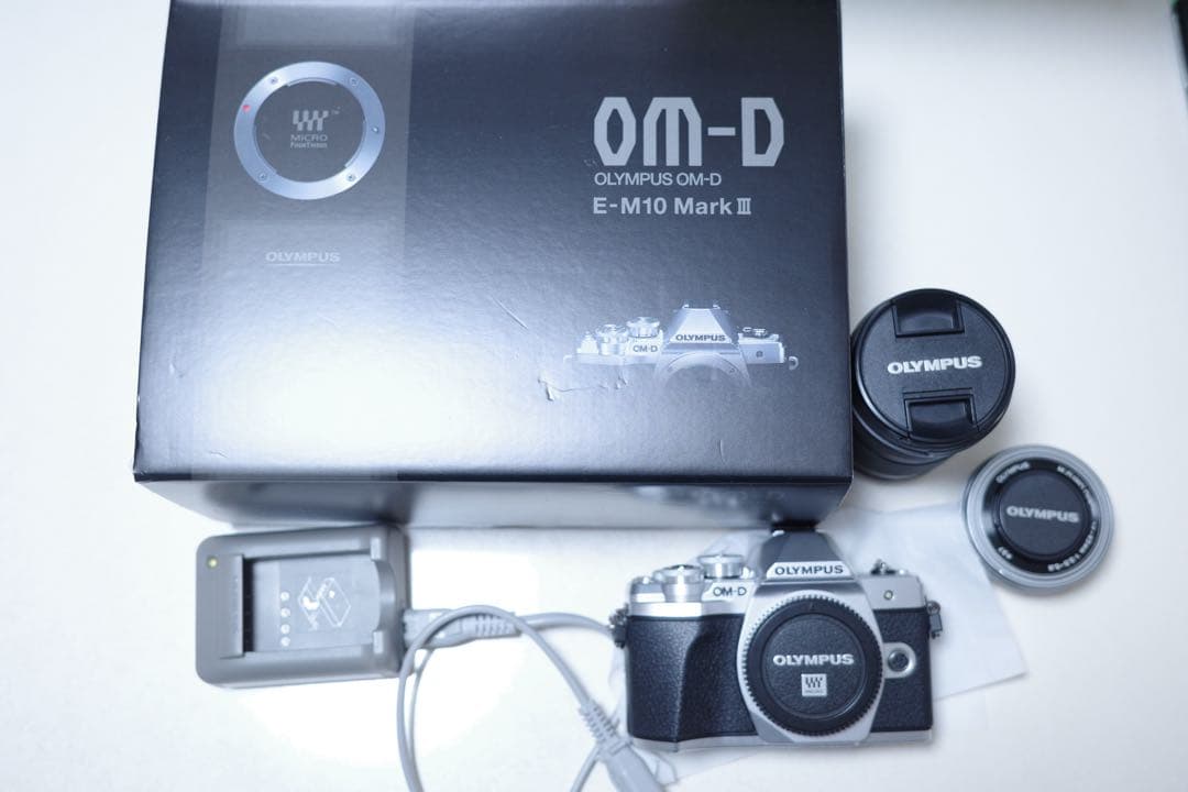 OLYMPUS ミラーレス一眼カメラ OM-D E-M10 MarkIII Amazon.com : Olympus' OM-D E-M10 MarkIII Double Zoom kit (Silver