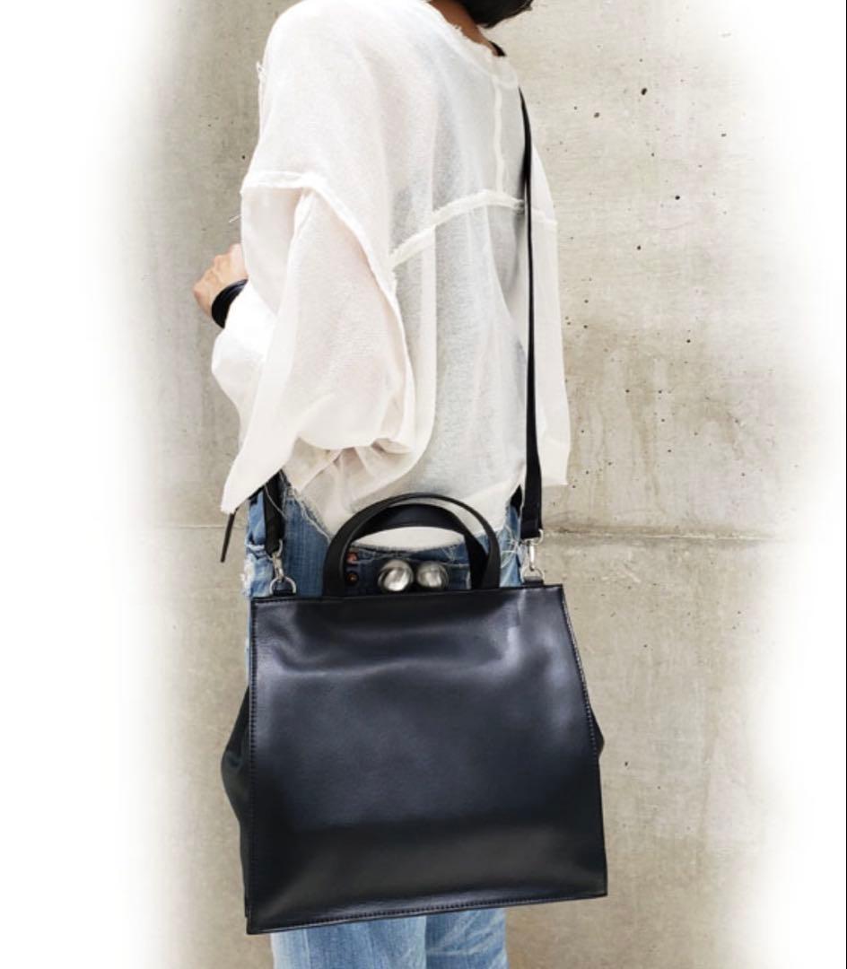 《2/1限定価格》カワカワ　がま口　口金ショルダー　定価5.5万円　定番ブラック