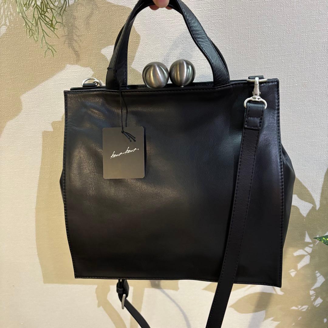 《2/1限定価格》カワカワ　がま口　口金ショルダー　定価5.5万円　定番ブラック