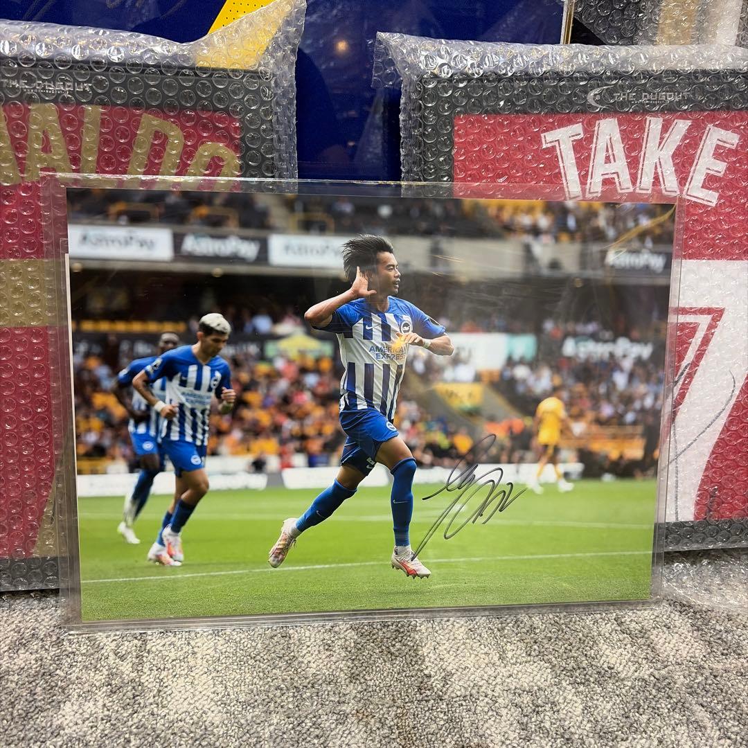 三笘薫 直筆サイン入ブライトン23/24フォト (セレブレーション) - メルカリ