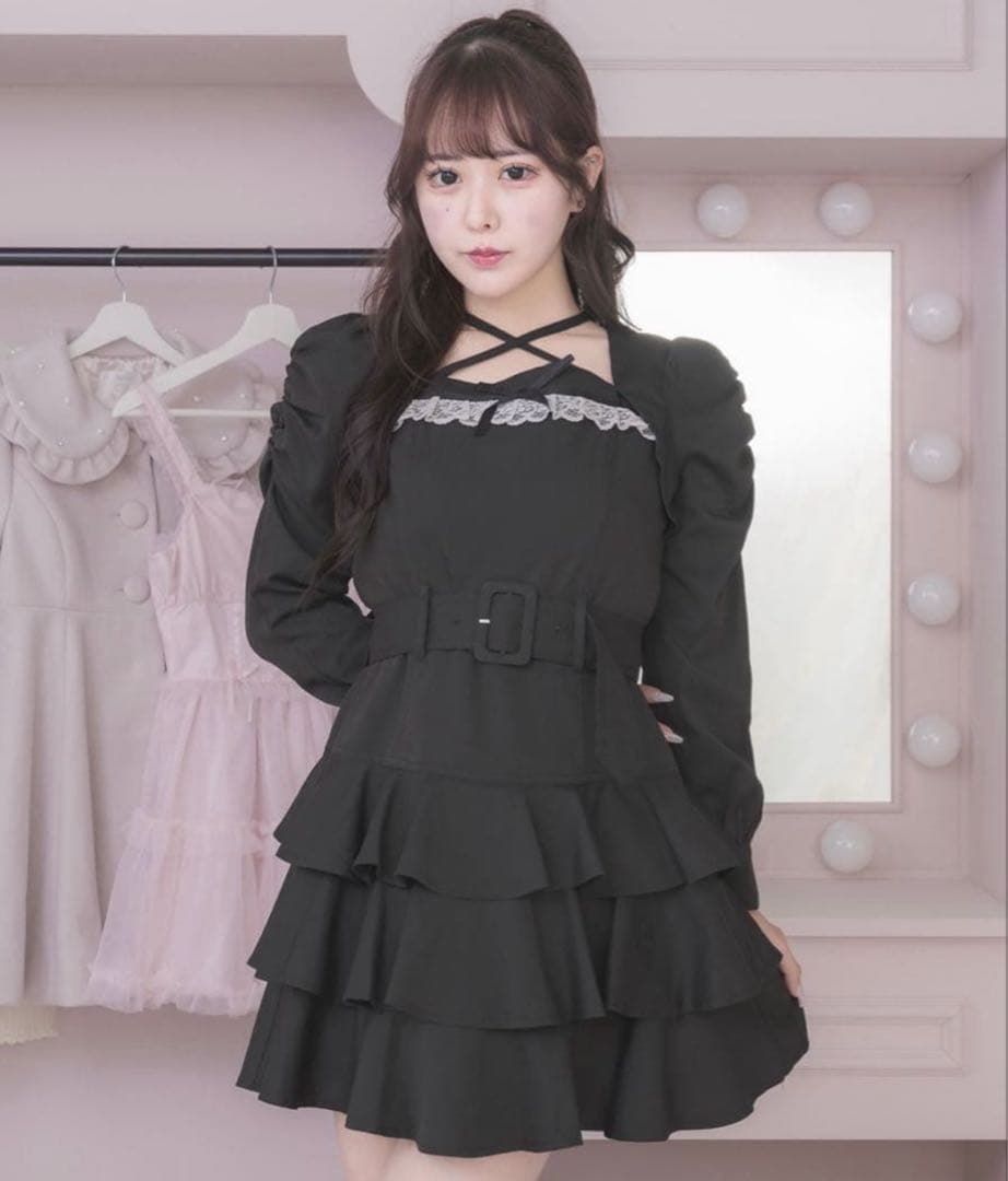 pium ティアードフリル長袖ミニワンピース ブラック【本日0時消します】 フロントホックティアードミニワンピース – pium