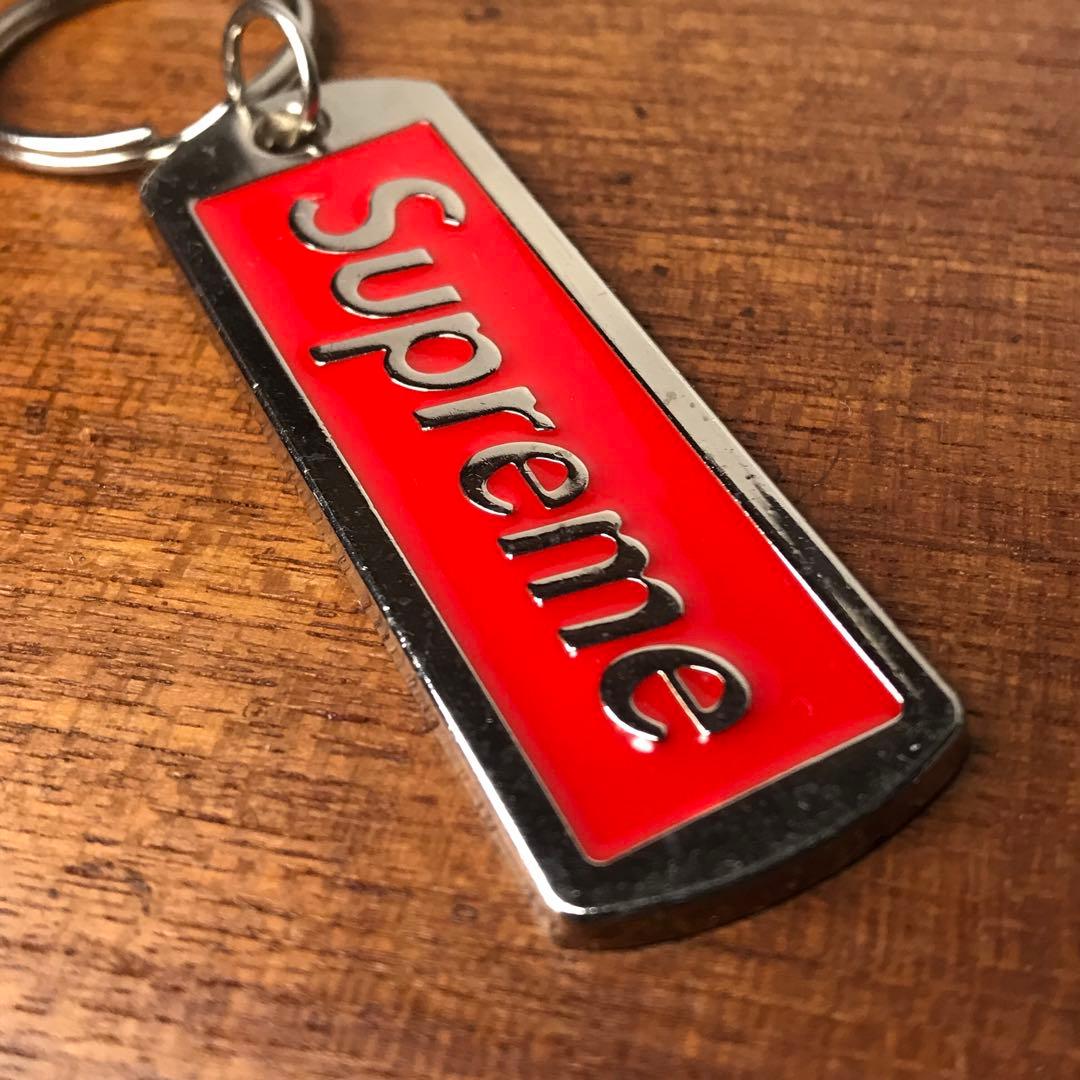 即送】Supreme ボックスロゴ メタル タグ キーホルダー｜シュプリーム
