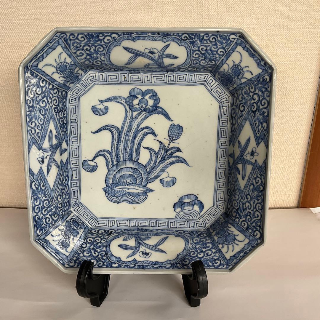 陶磁器　古伊万里　染付草花文八角皿　江戸時代中期〜後期頃　名品 古伊万里 染付 巻物草木文八角鉢A 江戸後期（銀継） | 暮しの染付舎
