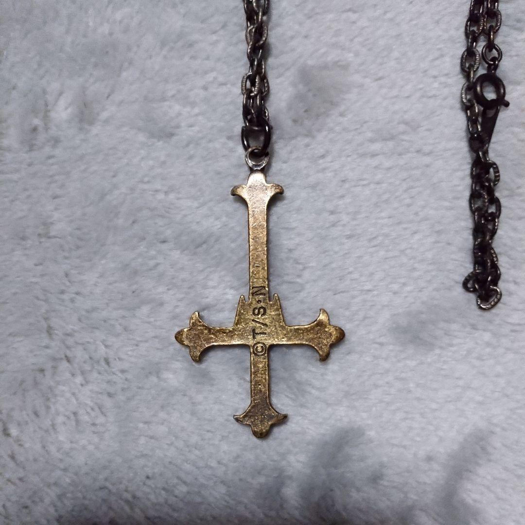 ハンターハンター クロロの逆十字 ネックレス & DVD & 下敷き - メルカリ