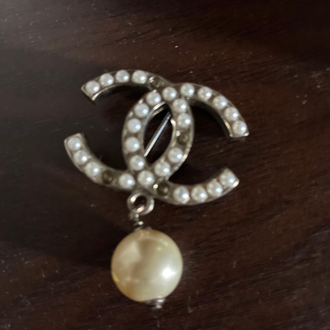 シャネルパールブローチ シャネル パールブローチ フェイクパール/GP ゴールド×ホワイト