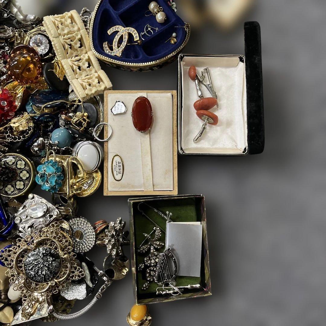 アクセサリー イヤリングネックレスなど まとめ売り 9kgぐらい 現状品