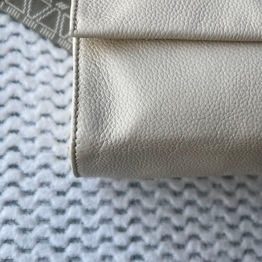 販売終了品 イアパピヨネ 《本革》柄ワイドテープショルダーバッグ ホワイト