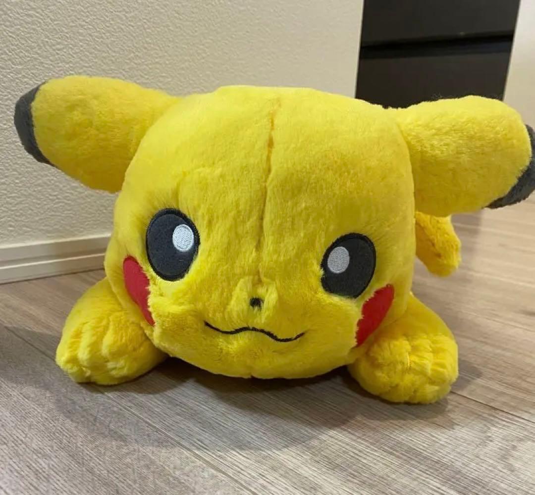 ポケセン限定 ピカチュウ ふわふわ抱きぬいぐるみ - メルカリ