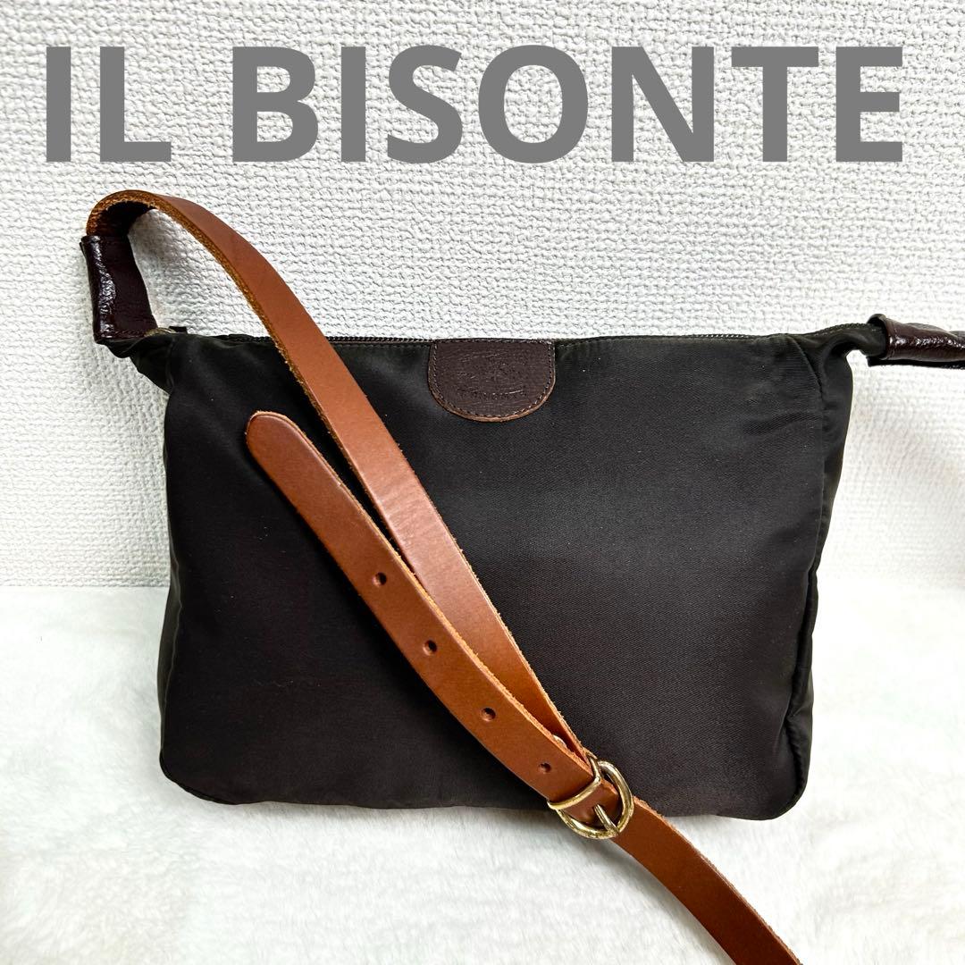 IL BISONTE 型押しロゴ ナイロン×レザー ショルダーバッグ 茶色