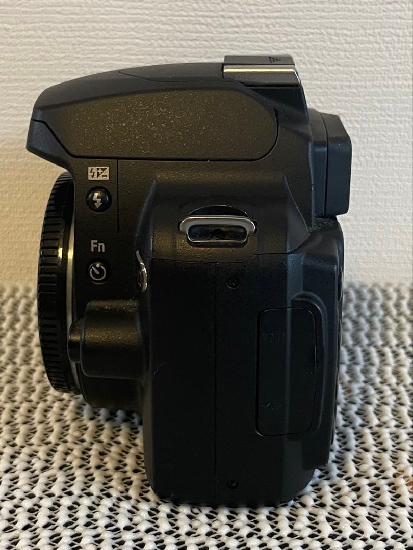 Nikon D40 本体 バッテリー、充電器と(2冊雑誌付属) - メルカリ