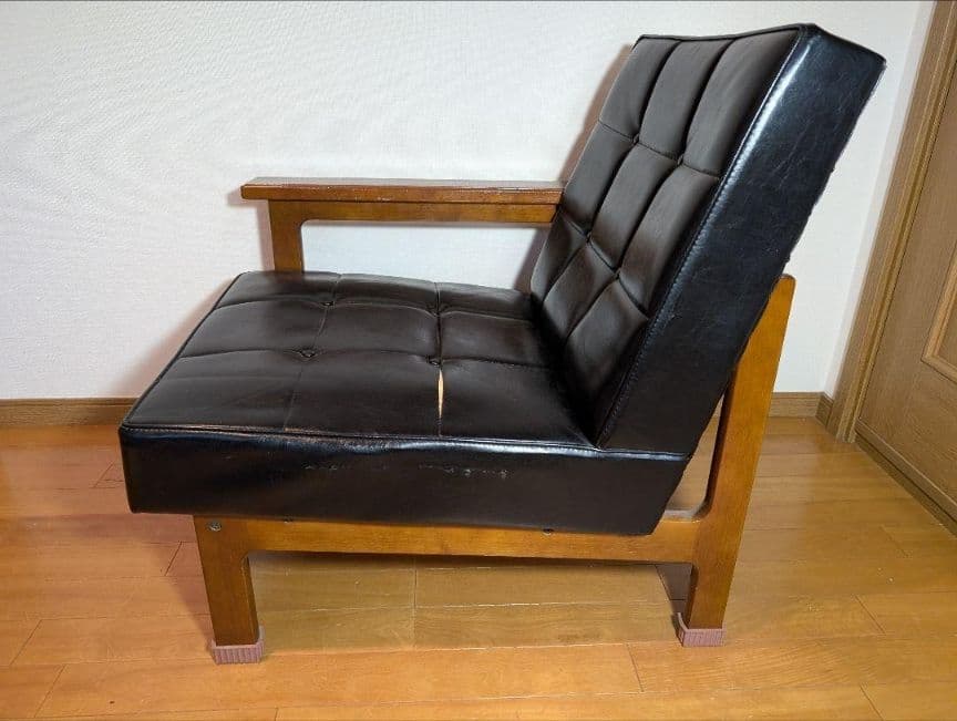 《送料込》カリモク Kチェア 右 スタンダードブラック 1シーター ソファ椅子