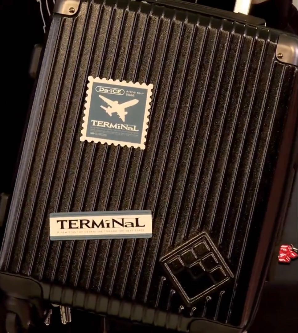 Da-iCE -TERMiNaL- オリジナルキャリーケース ステッカー ベルト