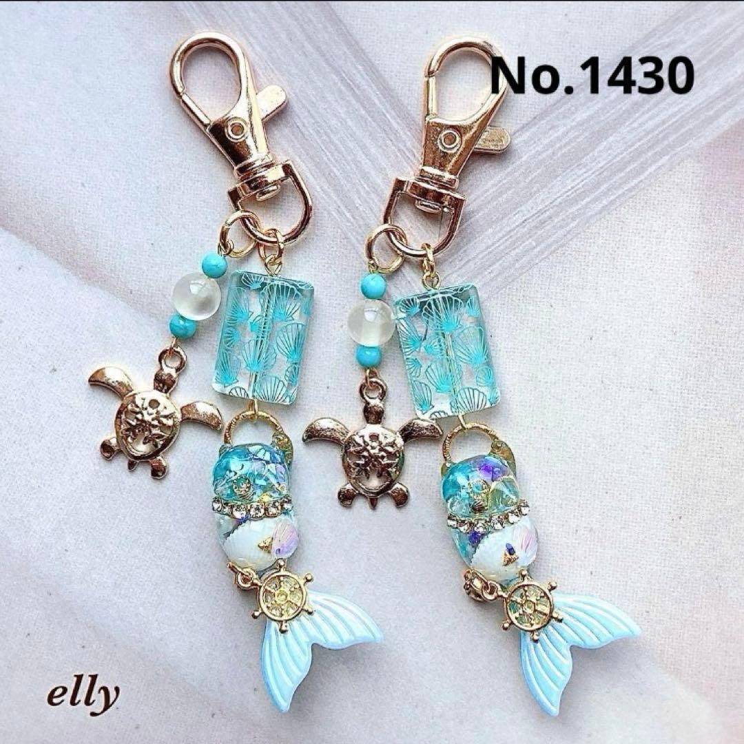 sawasawa様】1392.琉球ガラス 向日葵 じゃれ猫 レジン チャーム - メルカリ