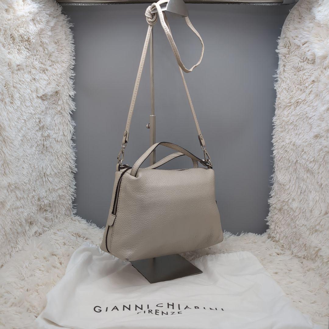 雪女様✨️GIANNI CHIARINI M ショルダーバッグ 雪女様✨️GIANNI CHIARINI M ショルダーバッグ GIANNI CHIARINI