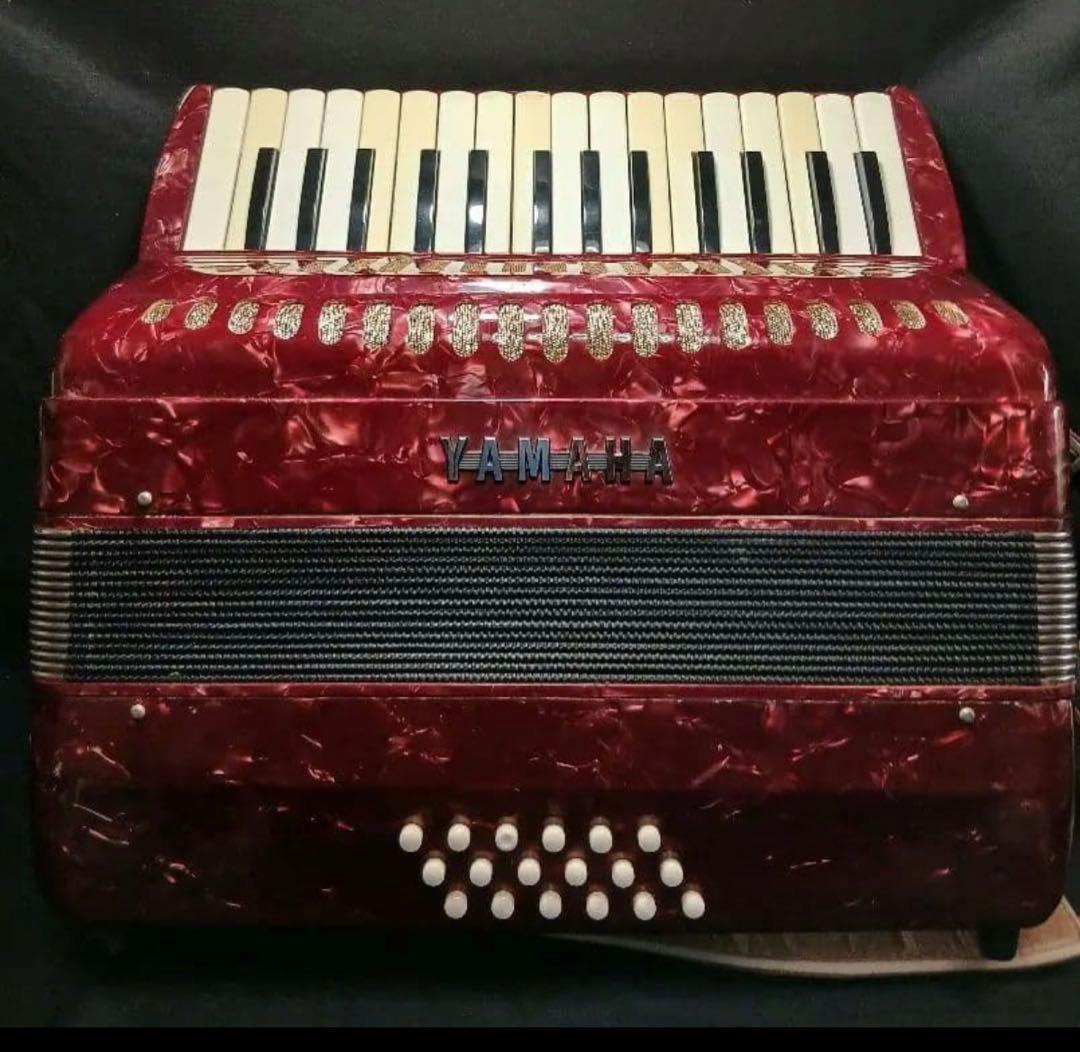 Yamaha アコーディオン 赤 32鍵盤 YAMAHA ヤマハ アコーディオン 赤 32鍵 21ベース ソフトケース付き