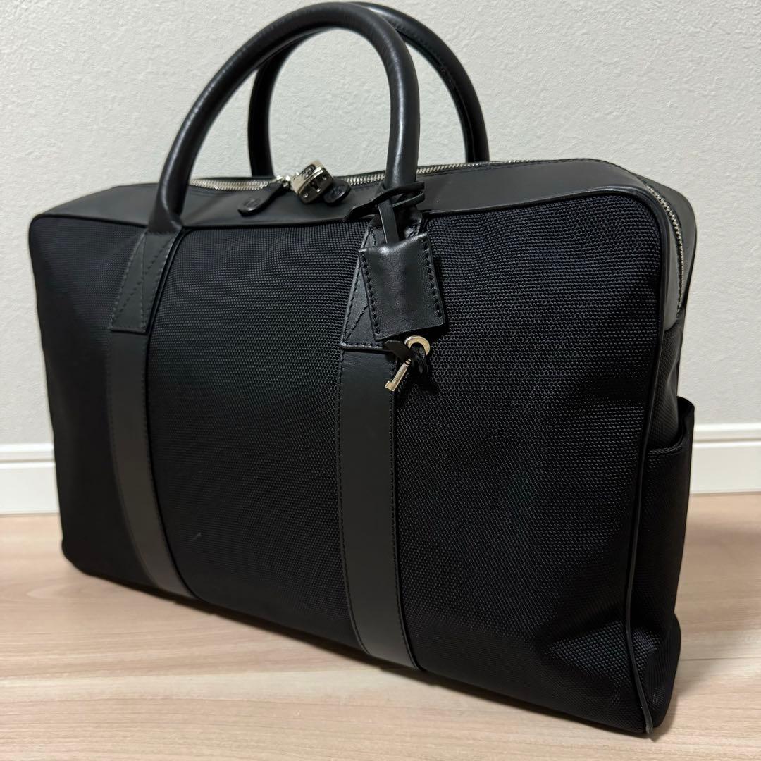 高級感 ジョルジオアルマーニ ビジネスバッグ 黒 A4 PC収納可 南京錠 高級感 ジョルジオアルマーニ ビジネスバッグ 黒 A4 PC収納可 南京錠