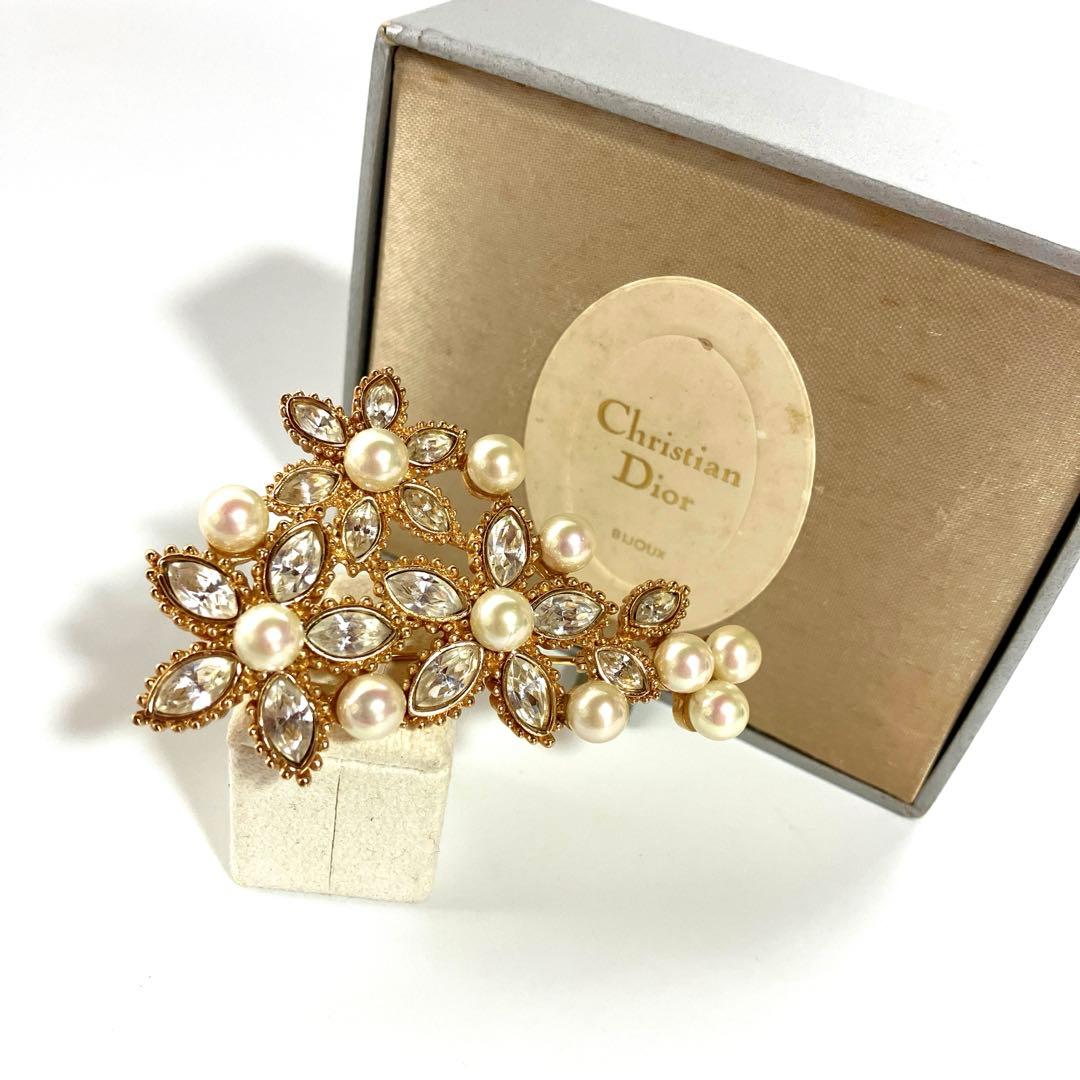 美品】クリスチャンディオール パール ラインストーン ブローチ - メルカリ