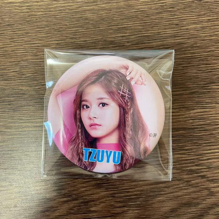TWICE ツウィ 缶バッジ #TWICE3初回限定盤 - メルカリ