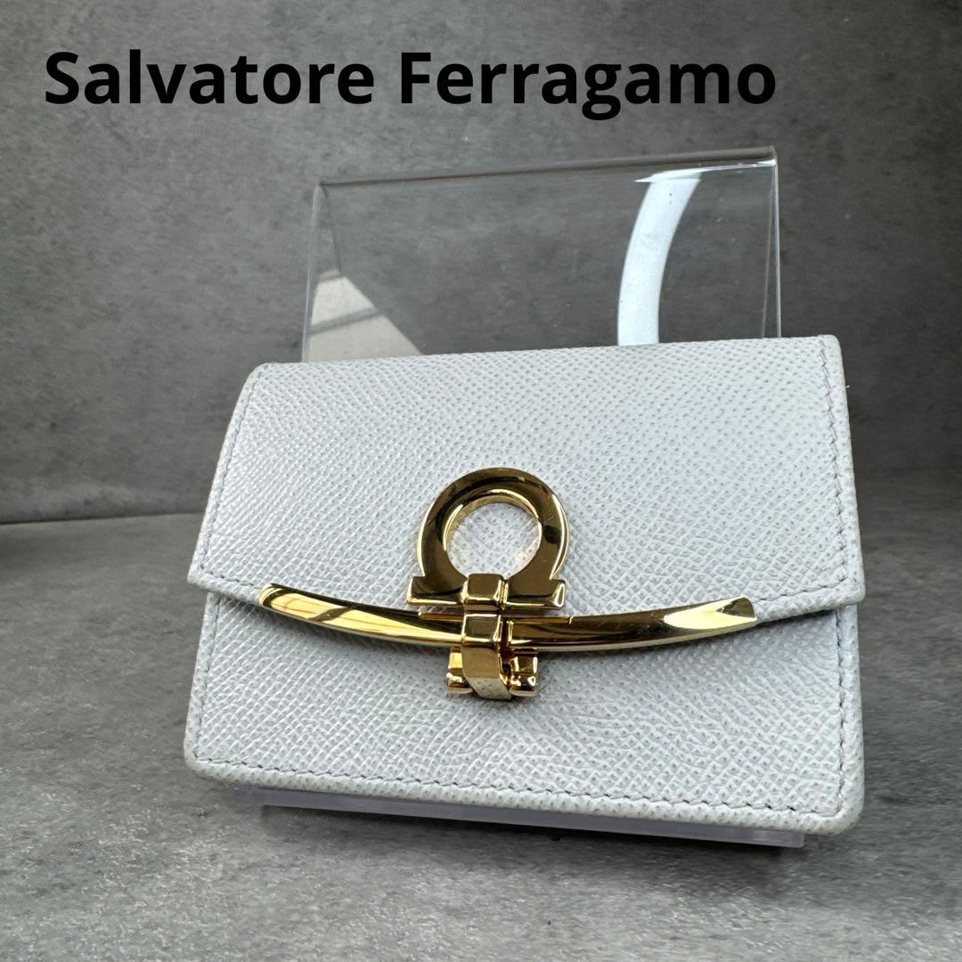 美品！サルヴァトーレフェラガモ カードケース ガンチーニ　レザー名刺ケース FERRAGAMO（フェラガモ） カードケース 名刺入れ ガンチーニクレジット