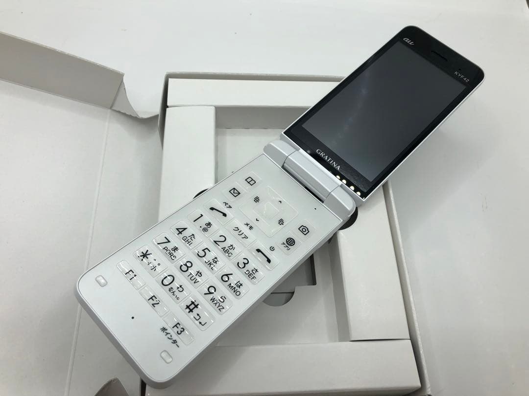 au GRATINA KYF42 ホワイト 4G ガラケー ☆未使用☆ - メルカリ