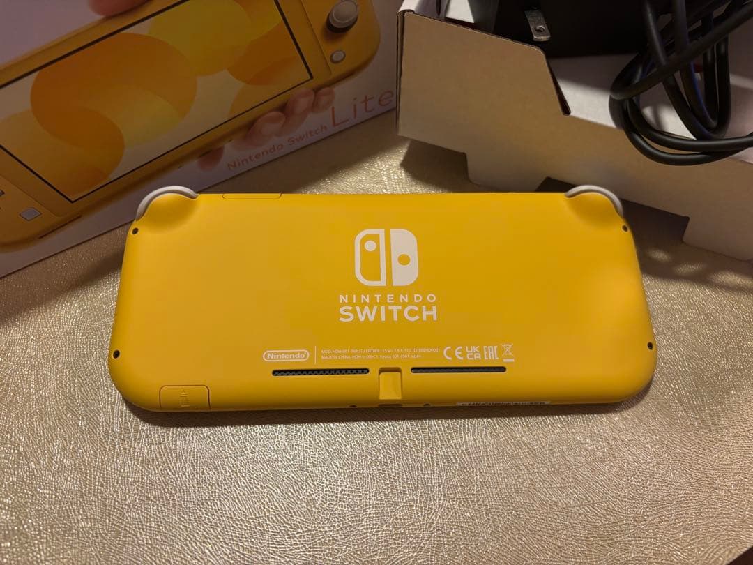 Nintendo Switch Lite イエロー 充電器付き