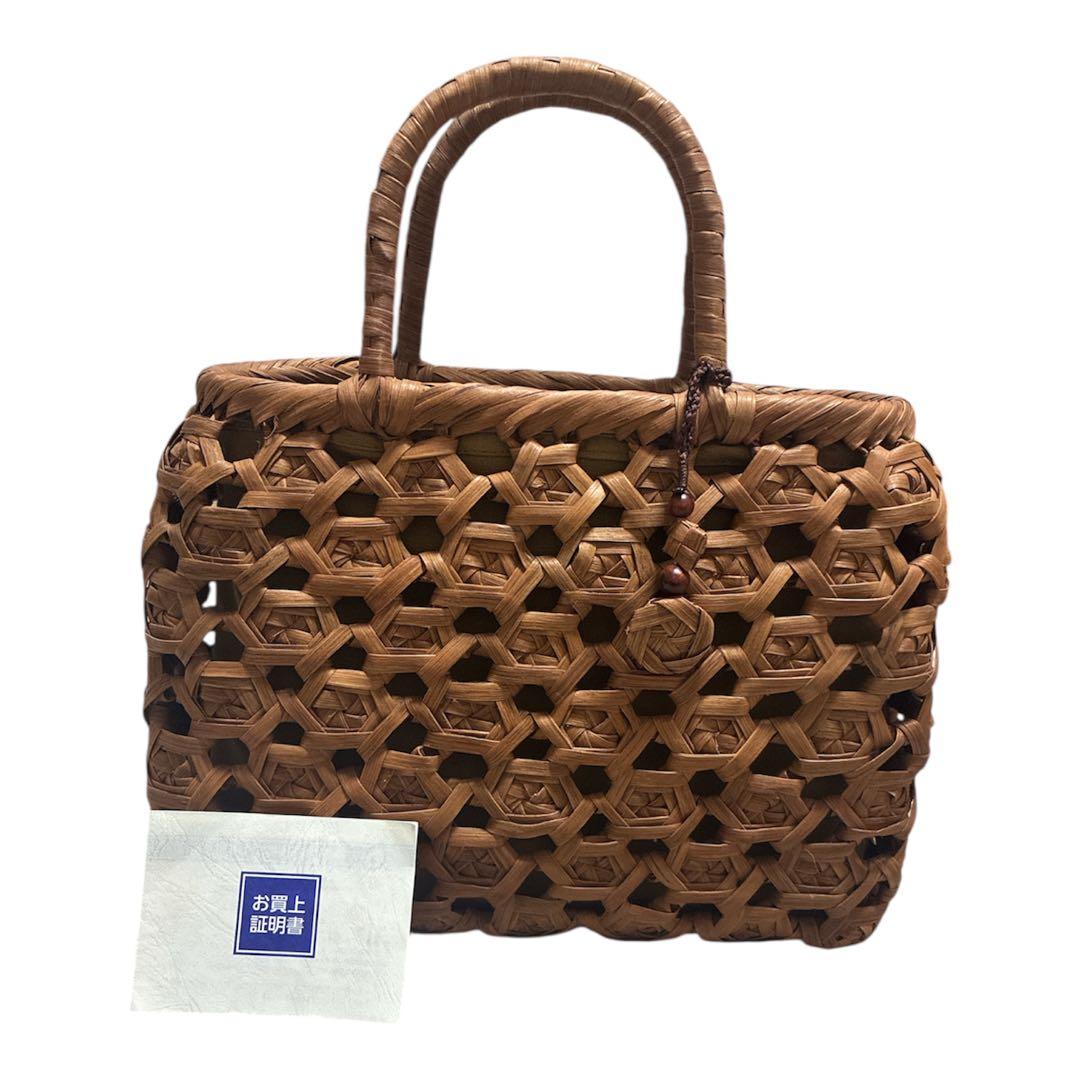 ち*ん様 志穂里　山葡萄　籠バッグ　山ぶどう　国産 志穂里＞山ぶどうかごバッグ販売会👜 . 長野県産の材料を使い、長野の