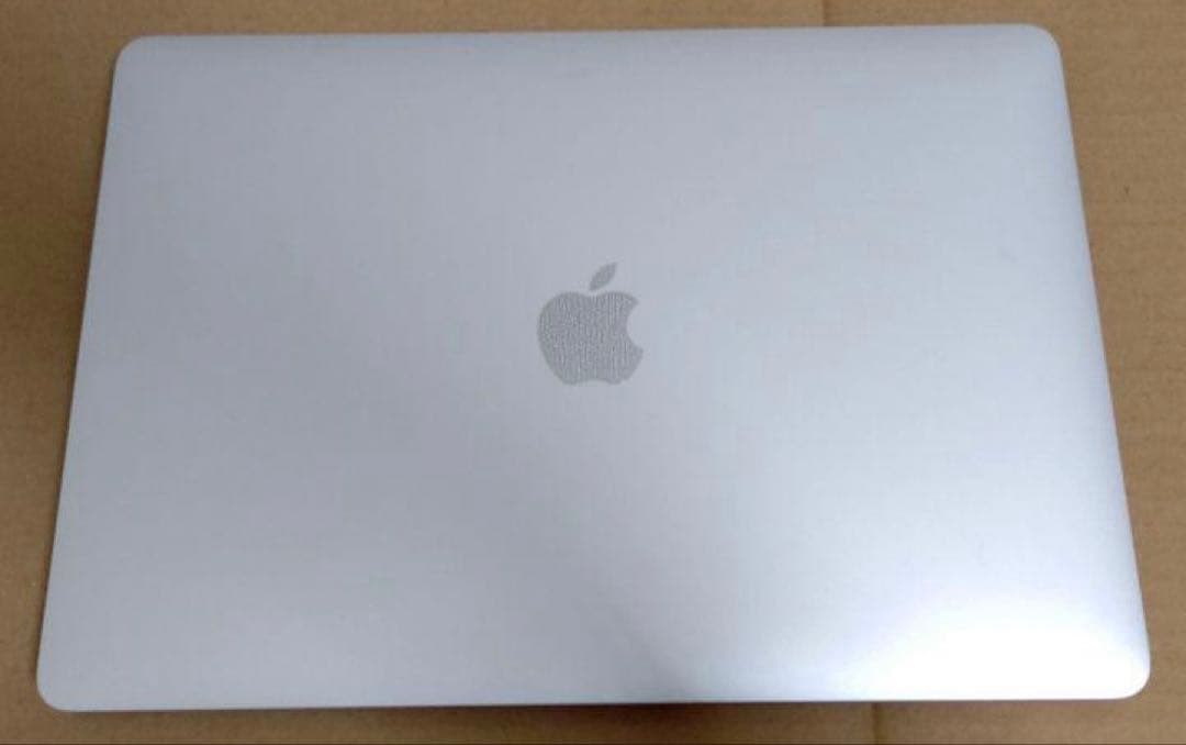 Apple MacBook Air 13インチ シルバー 256GBです。 Apple MacBook Air Z0UU1LL/A 13.3