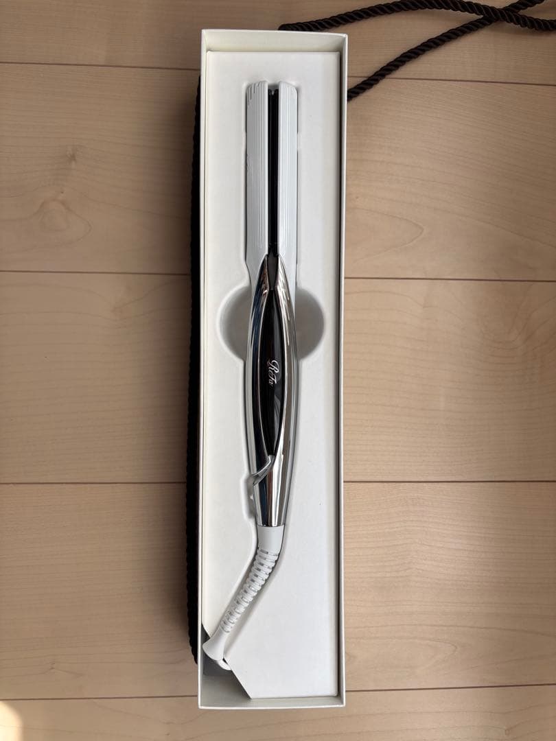 ReFa ストレートヘアアイロン 使用2〜3回 付属品完備｜美品｜動作確認済 Qoo10] リファ ReFa ヘアアイロン ストレートアイロ : 美容・健康家電