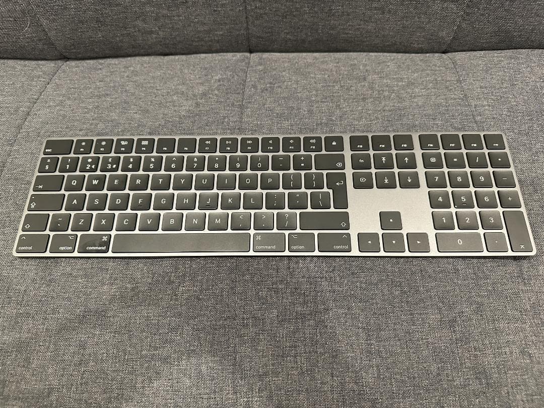 Apple Magic Keyboardテンキー付 英語UK配列 スペースグレイ - メルカリ