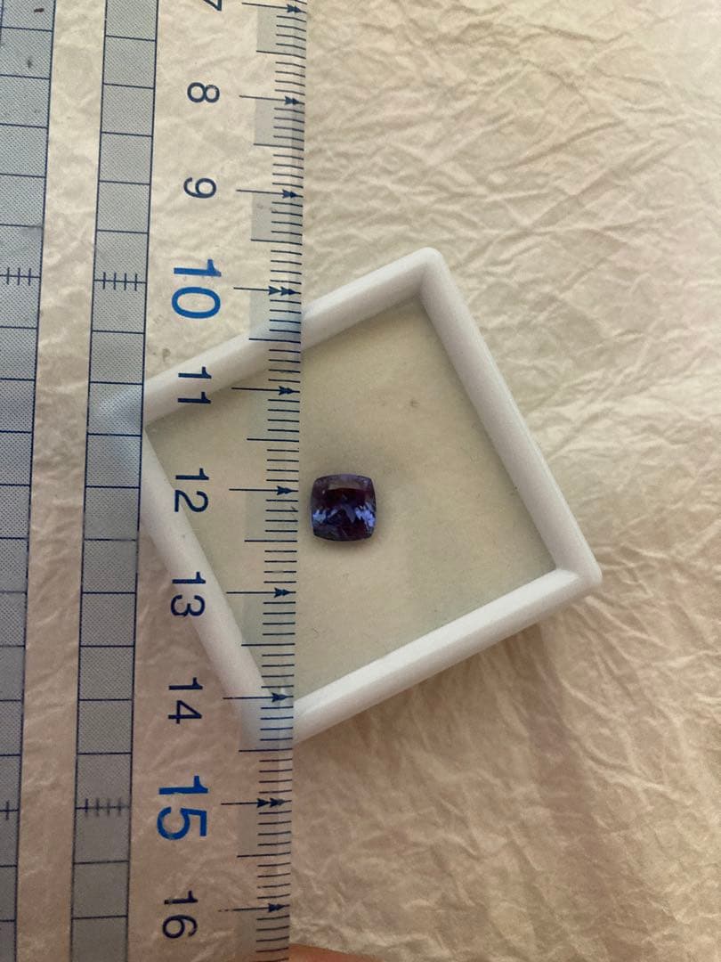 バイカラーゾイサイト　ルース　2.27ct