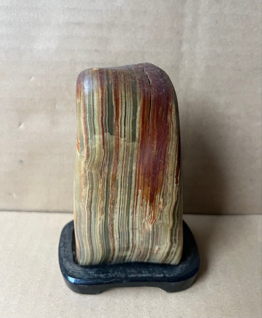 多色ストーンの自然石彫刻 多色ストーンの自然石彫刻