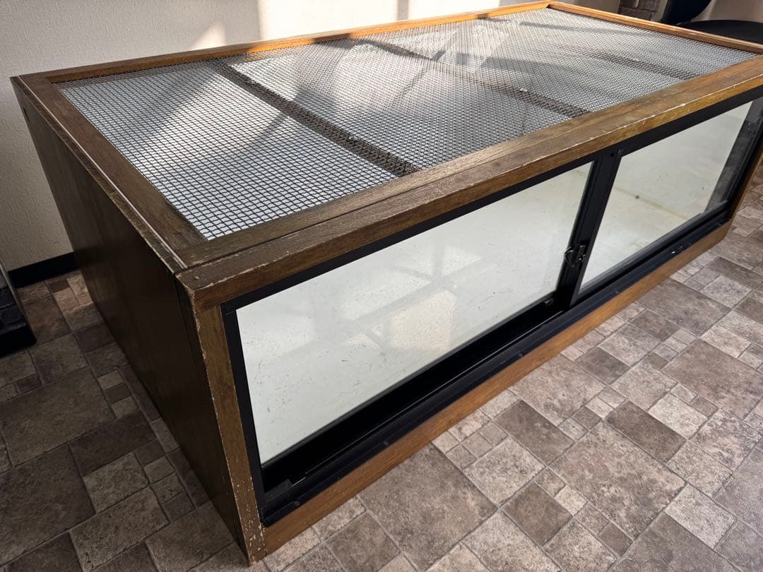 特大爬虫類ケージ 1800×900×600 FandK アルミサッシ、防水仕様 - メルカリ