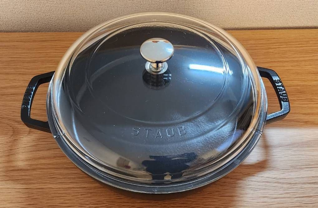staub 両手フライパン ブラック 26cm IH対応 蓋付き ※箱なし Staub（ストウブ） 両手フライパン ラウンド26cm ブラック|STAUB 鍋