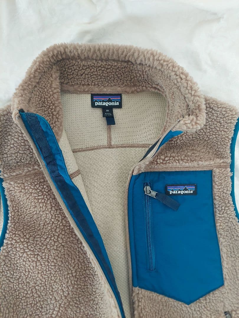 Patagonia フリースベスト ベージュ/青 - メルカリ