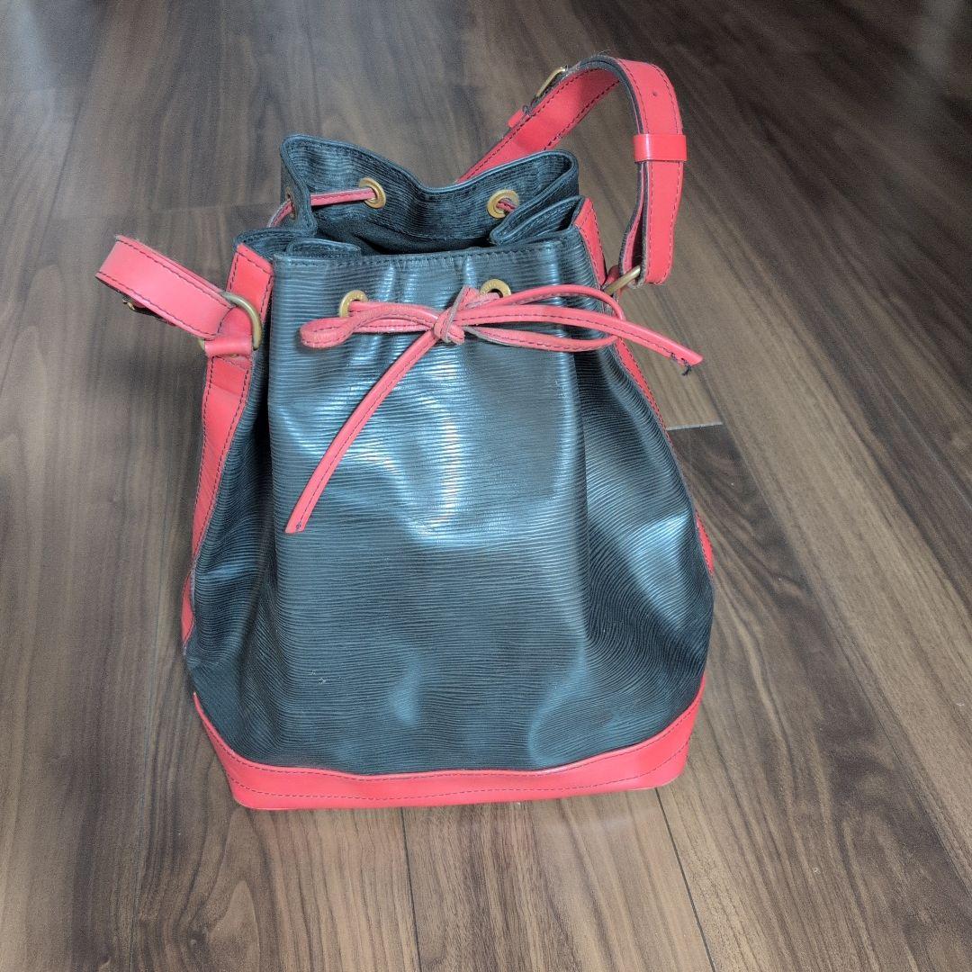 Louis Vuitton　フランス製　エピ　ノエ　ブラック/レッド 中古・古着通販】LOUIS VUITTON (ルイ ヴィトン) エピ ノエ ブラック
