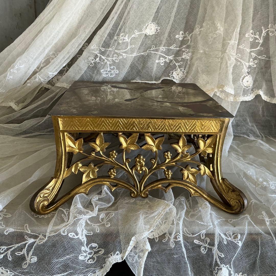 ＊希少＊１９世紀フランスアンティーク　ブロンズ×金鍍金　ディスプレイ台　ポワドレ In the glow of morning light, this French gilt-bronze peacock