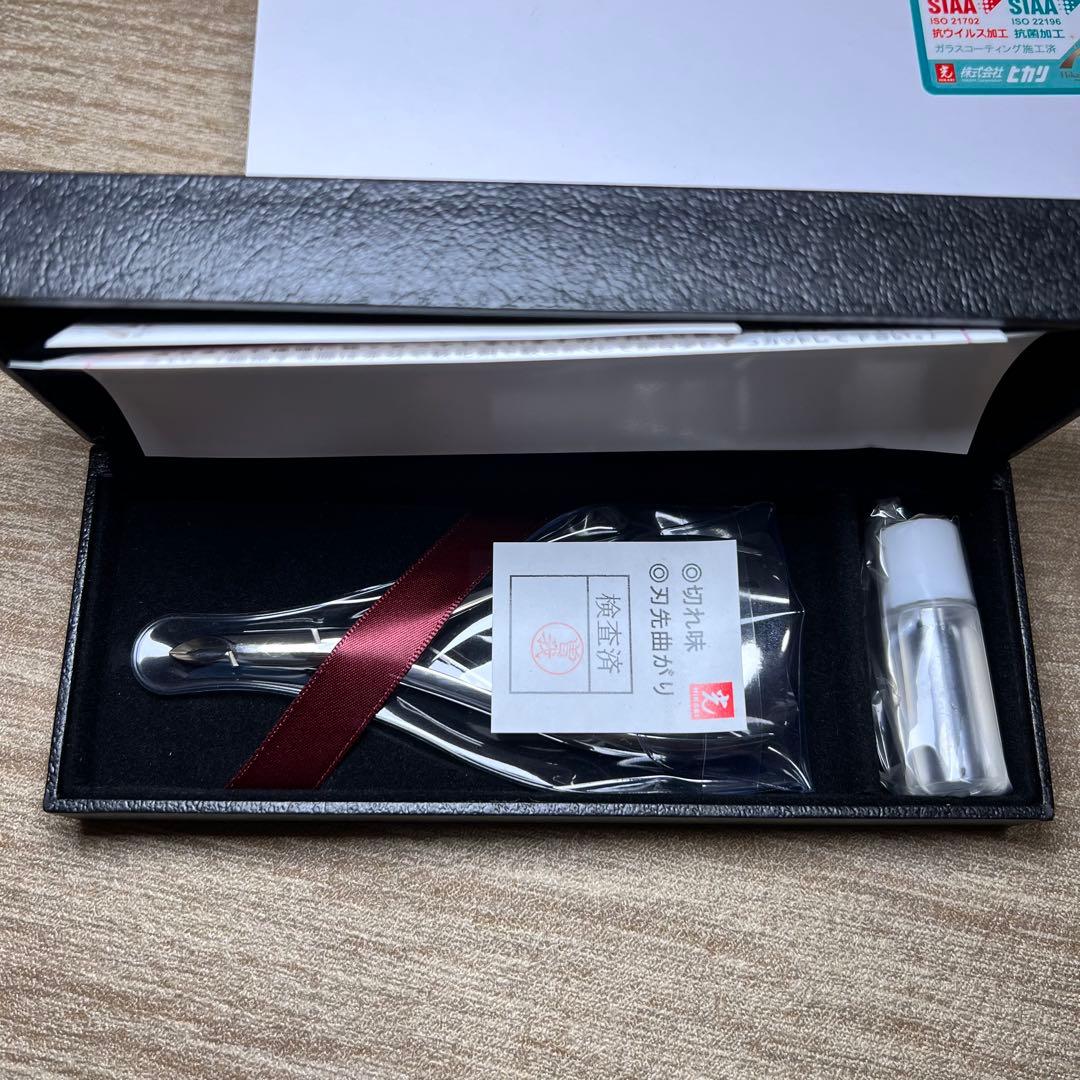 最終値下げ【新品未使用】光 キューティクルニッパー ティアラ 3mm キャップ付 光 ヒカリ キューティクルニッパー ティアラ 刃先3mm プロ用 ネイル