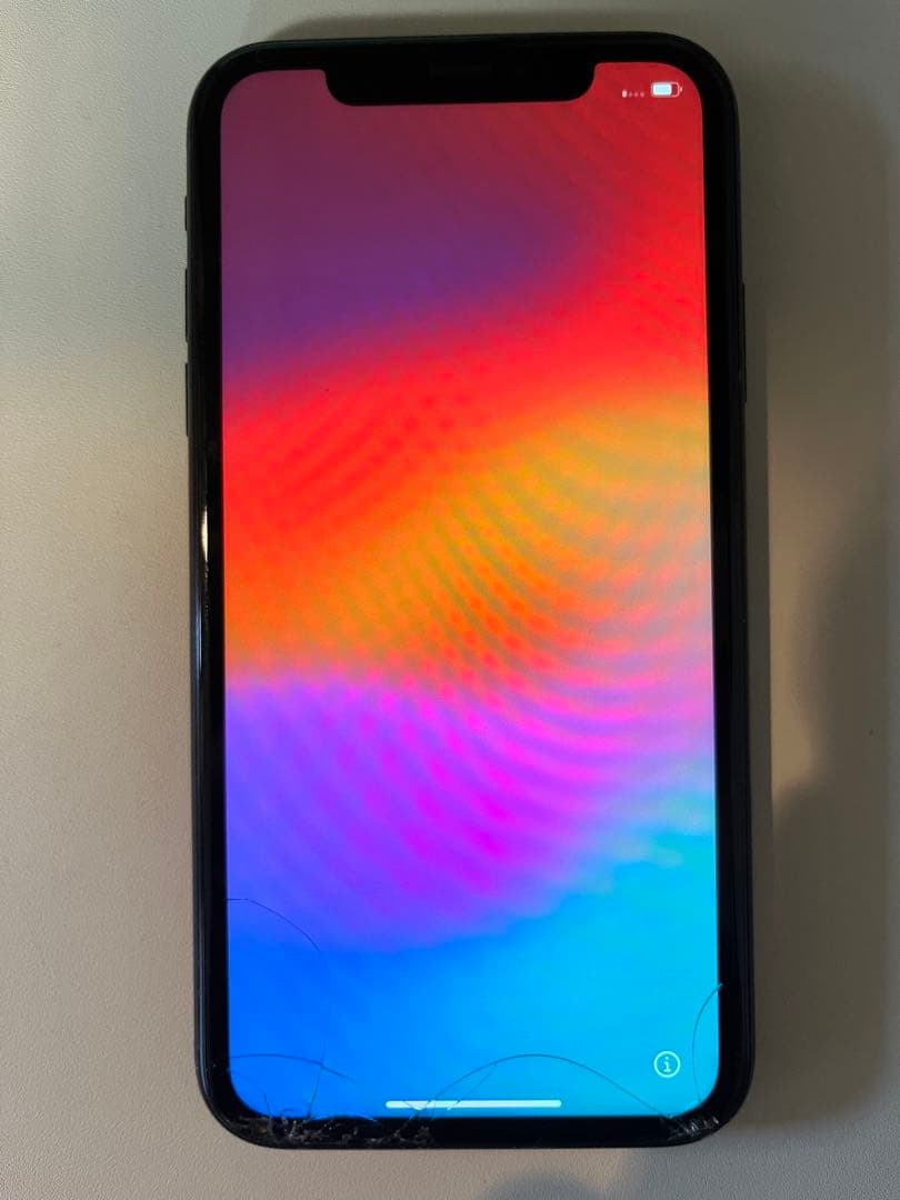iPhone XR 64GB 画面にひび割れあり