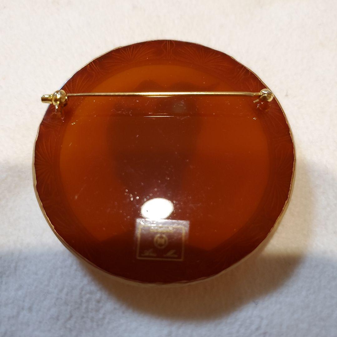 アキオモリ 白鼈甲調樹脂 山羊ブローチ